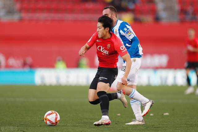 南美杯首回合1-1收官：希门尼斯与巴达拉互救